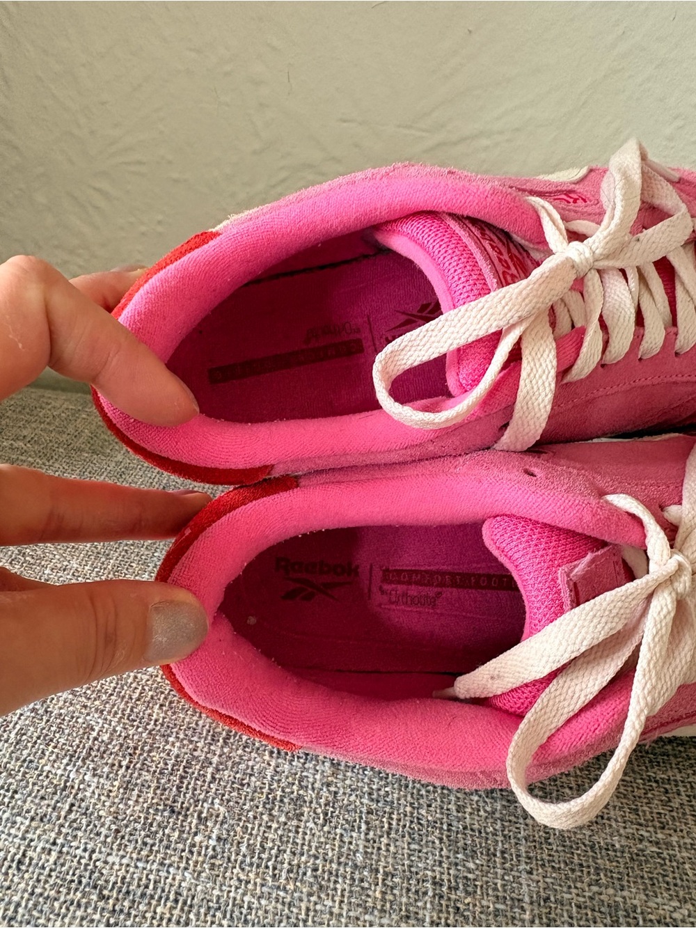 Pink Reeboks!  Size 8.5. - Picture 6 of 14